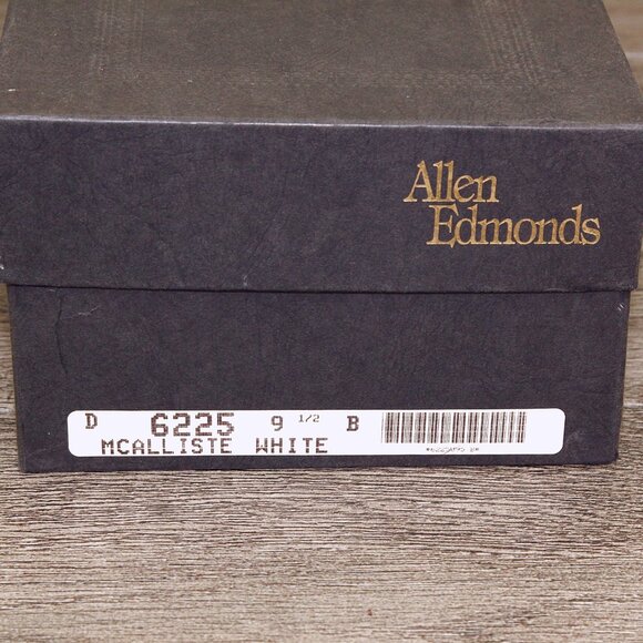 *Worn 2x* $395 Allen Edmonds MCALLISTER 9.5 B Narrow White Suede * add $15 Trees main image 6